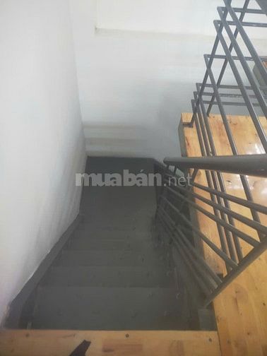 Cho thuê mặt bằng nhà nguyên căn mặt tiền Lê Văn Khương, ngang 5x33m