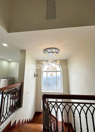 Biệt thự đường Hoa, phường 2, Phú Nhuận. 8x18, 144m2. 5 Tầng - 59 tỷ