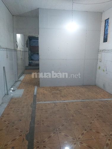 cho thuê nhà dt 4x40m vừa ờ vừa làm xưởng, kho có điện 3 pha