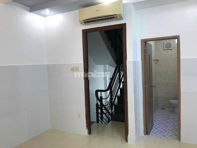 Cho thuê nhà hẻm 4m Dương Bá Trạc P.1 Quận 8 giá 14 triệu - 35m2