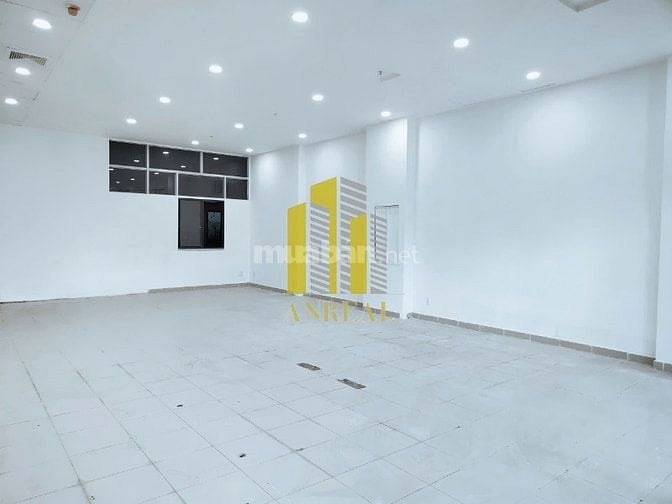 Mặt Bằng 190m2 Sàn Trống có Máy Lạnh Phù Hợp Văn Phòng - Showroom