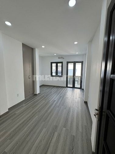 Cho thuê nhà số 233/11/6 Nguyễn Trãi, P.2, Q.5, gần hẻm bánh ABC