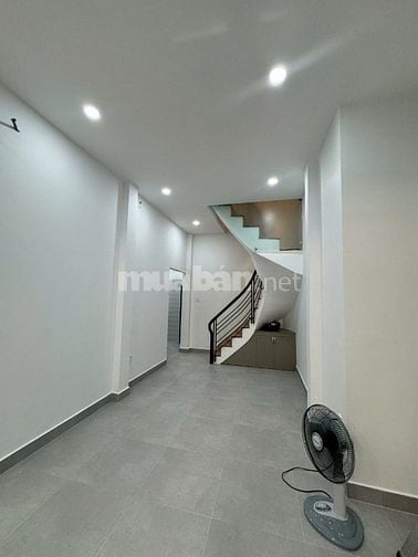 Cho thuê nhà số 233/11/6 Nguyễn Trãi, P.2, Q.5, gần hẻm bánh ABC