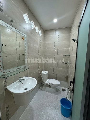 Cho thuê nhà số 233/11/6 Nguyễn Trãi, P.2, Q.5, gần hẻm bánh ABC