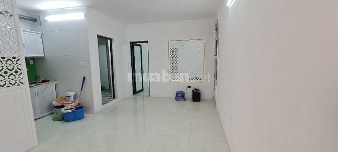 Cho thuê nhà vườn Âu Cơ, 180m2, căn góc,2 mặt tiền ô tô đỗ cửa.12tr/th