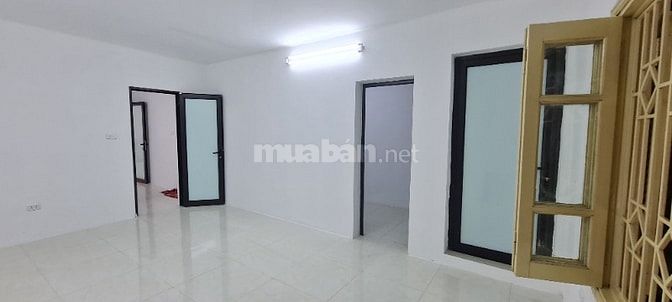 Cho thuê nhà vườn Âu Cơ, 180m2, căn góc,2 mặt tiền ô tô đỗ cửa.12tr/th