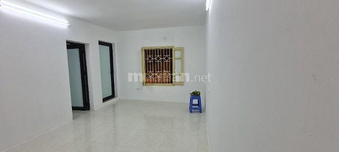 Cho thuê nhà vườn Âu Cơ, 180m2, căn góc,2 mặt tiền ô tô đỗ cửa.12tr/th