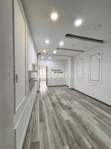 Cho thuê nhà mặt tiền đường Bạch Đằng, Bình Thạnh DTSD gần 300m2 