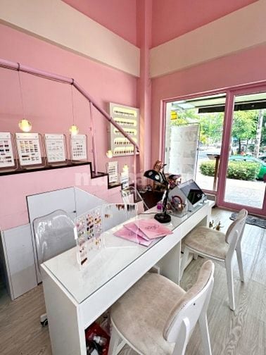 Cần sang nhượng tiệm nail spa mặt tiền quận 7 Phú Mỹ Hưng. 