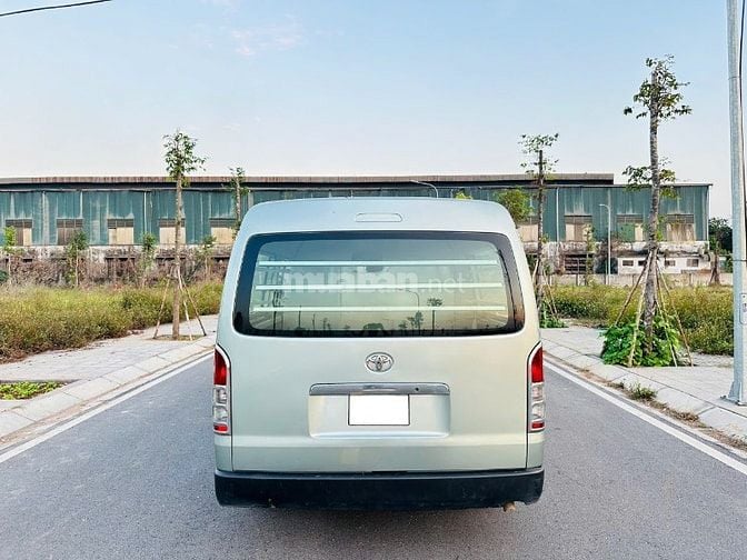 Bán Hiace tải van 6 chỗ đời 2011,máy xăng,tải 800kg