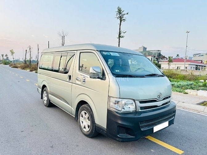 Bán Hiace tải van 6 chỗ đời 2011,máy xăng,tải 800kg