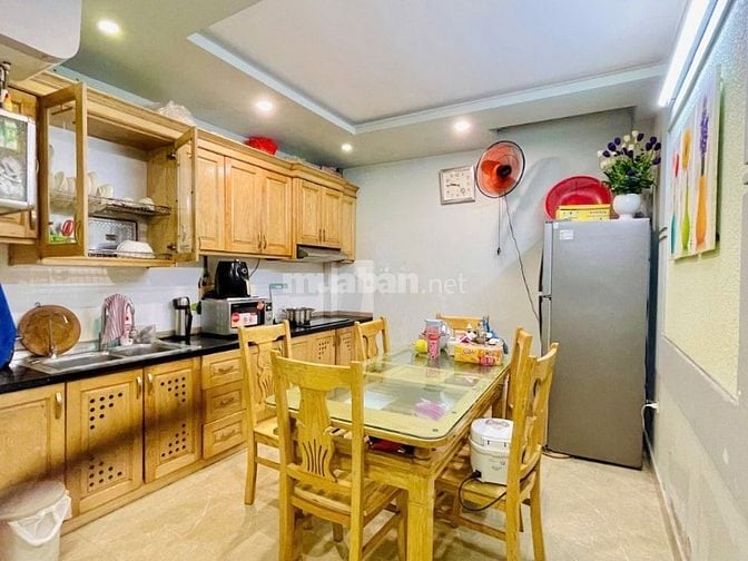 BÁN NHÀ ĐẸP FULL ĐỒ NỘI THẤT - GẦN PHỐ - NAM TỪ LIÊM. 38 M2. *5 TẦNG. 