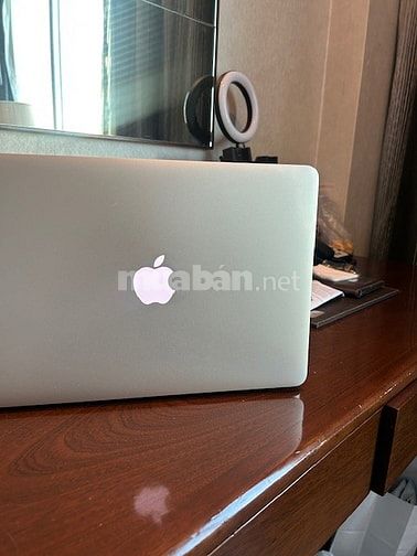 Thừa cái MacBook Air năm 2017 bán 