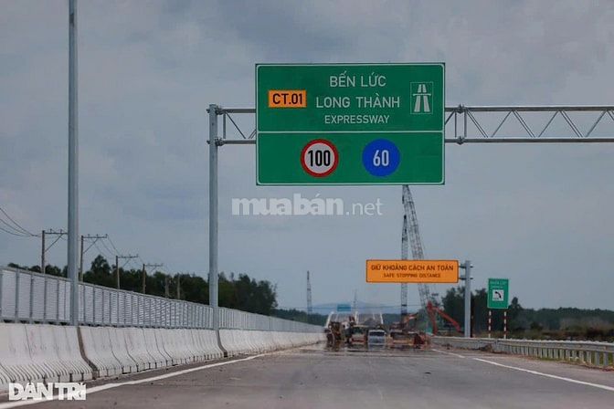 Cần bán gấp 1800m đất đường Vành đai 2 đoạn Vòng xoay Phú hữu giá 135T