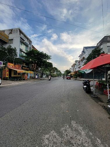 Bán lô đát tiệnkinh doanh ngay ngã tư Đường 25 Khu Biệt thự bên sông