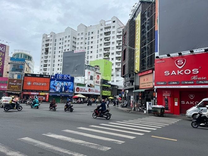 CHO THUÊ NHÀ MT VÒNG XOAY CỐNG QUỲNH - NGUYỄN TRÃI QUẬN 1