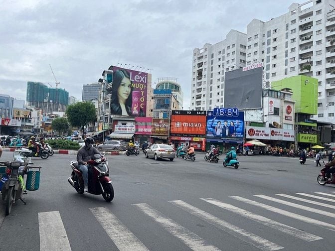 CHO THUÊ NHÀ MT VÒNG XOAY CỐNG QUỲNH - NGUYỄN TRÃI QUẬN 1