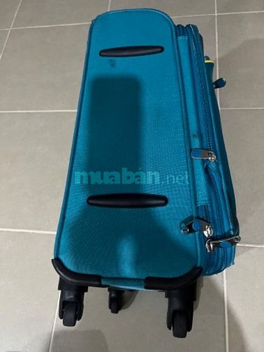 Bán 1 vali vải size 20 inch màu xanh lá còn mới