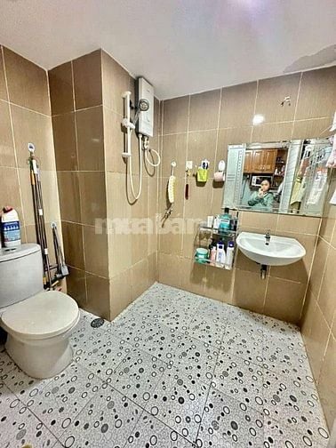 Chung cư Miếu Nổi(Thang bộ) Vũ Huy Tấn, BT: 97m2 2p ngủ, NT giá 11tr