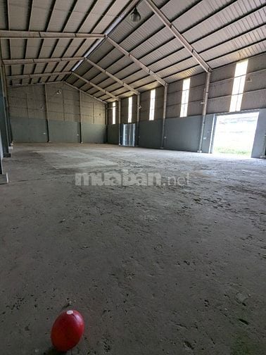 Kho xưởng 650m2 Bình Tân gần 4 xã trống giao ngay