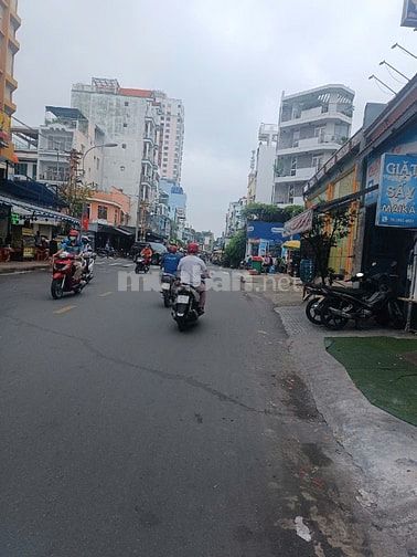 24,5 tỷ sở hữu nhà MT Cao Đạt với DT đất 100m2 cấu trúc 3 tầng