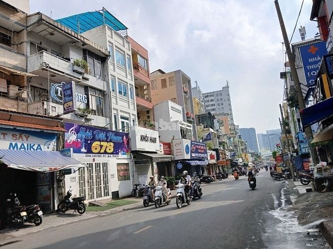 24,5 tỷ sở hữu nhà MT Cao Đạt với DT đất 100m2 cấu trúc 3 tầng