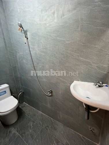 Bán nhà 2 lầu Phạm Văn Chí 2PN 2WC chỉ 3.3 tỷ