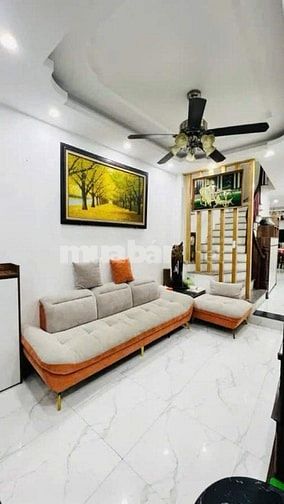 HOT!!! Nhà phố Đội Cấn gần Văn Cao, 42m2, ô tô cách 30m