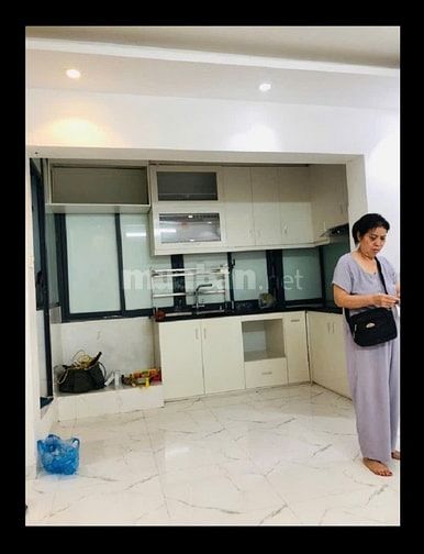 CHO THUÊ NGUYÊN CAN HỘ PHÓ NGUYỄN CÔNG TRỨ DIỆN TICH 80M2 CÓ SÂN VƯỜN