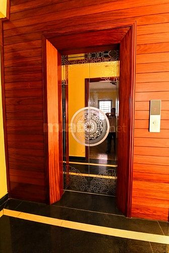 Bán nhà Văn Quán có thang máy gara ô tô, mới đẹp,  50m2 chỉ 11 tỷ.