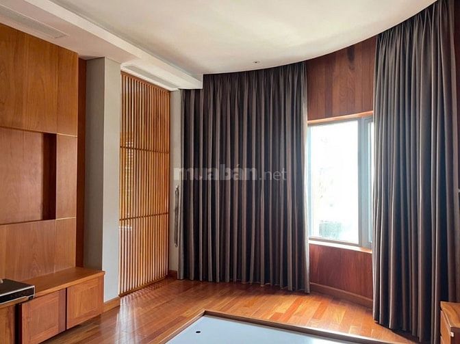 Bán nhà 5 tầng mặt tiền Hoa Đào, Phú Nhuận. 8x18m, có Hầm. Chỉ 59 tỷ 