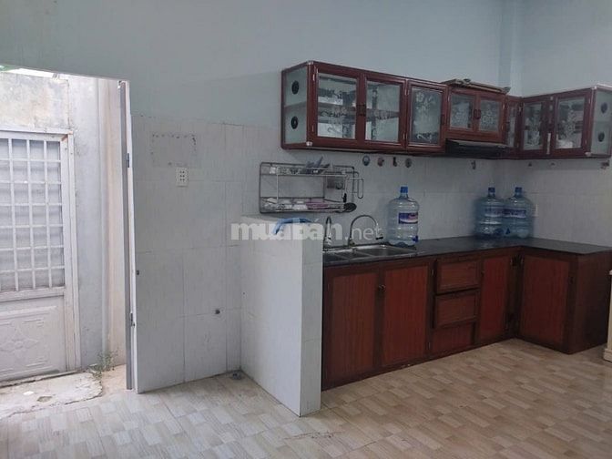 Bán nhà MT đang cho thuê sát bên chợ Bà Điểm Hóc Môn giá 750TR