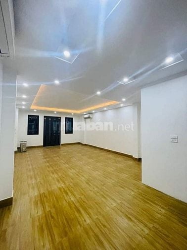 Bán nhà Phố Lợi có gara ô tô mới đẹp, sổ đỏ 45m2 chỉ 8,5 tỷ.