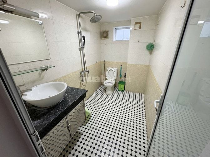 Cần bán 62,5m2 nhà 4 tầng ngay gần hồ Sen - Ngõ 303 Phúc Lợi. Đường rộ