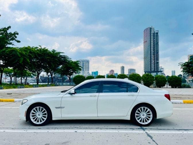 Cần bán BMW 750Li xe đẹp chủ đi kỉ