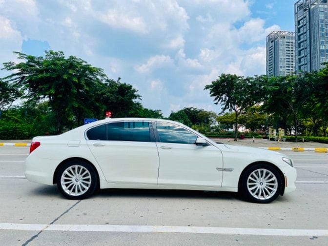 Cần bán BMW 750Li xe đẹp chủ đi kỉ