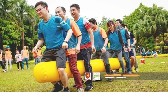 cho thuê ống phao hơi , trụ hơi chơi team building 