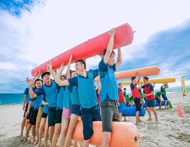 cho thuê ống phao hơi , trụ hơi chơi team building 