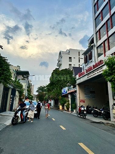 Bán nhà MT Đặng Tất - 3 tầng, giá 35 tỷ