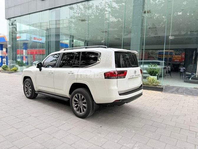 Bán Toyota Land Cruiser LC300, model 2022, tên công ty, biển Hà Nội.