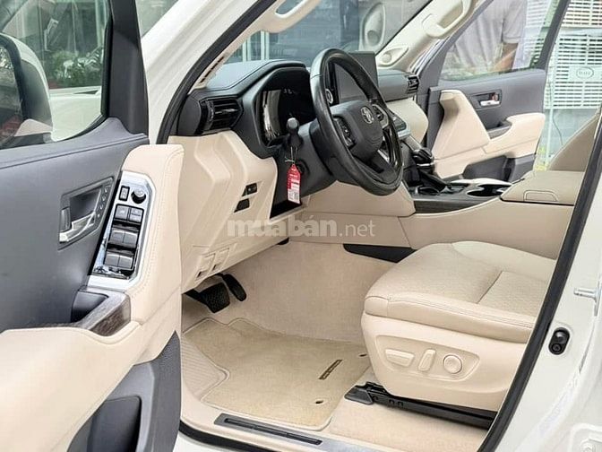 Bán Toyota Land Cruiser LC300, model 2022, tên công ty, biển Hà Nội.