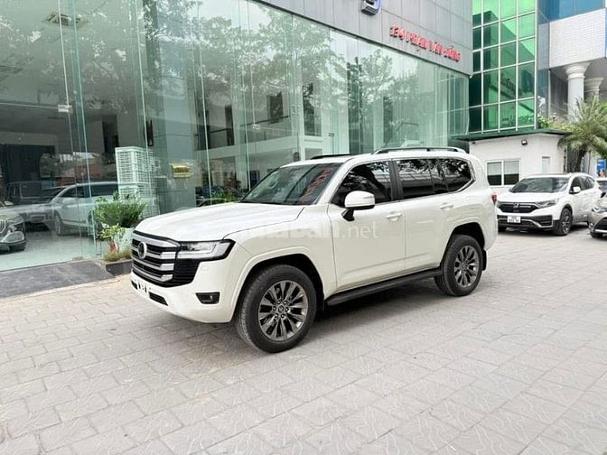 Bán Toyota Land Cruiser LC300, model 2022, tên công ty, biển Hà Nội.