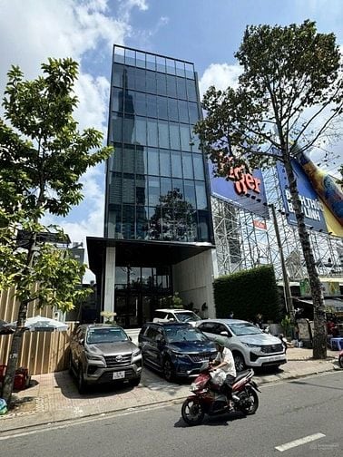 Building 10 Tầng mặt tiền Nguyễn Hữu Cảnh. 16x37m, 672m2, 3.600m2 sàn.