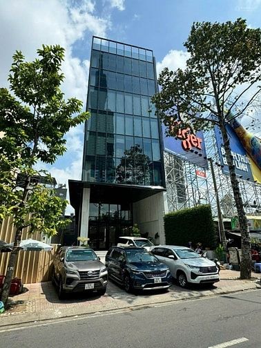 Building 10 Tầng mặt tiền Nguyễn Hữu Cảnh. 16x37m, 672m2, 3.600m2 sàn.