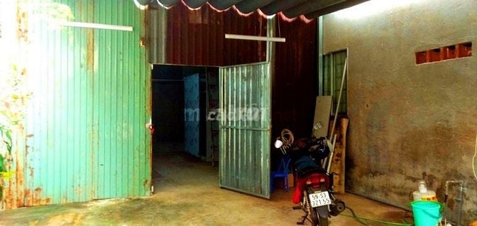 Cho thuê nhà tôn để ở hoặc làm nhà kho, khu vực q.12