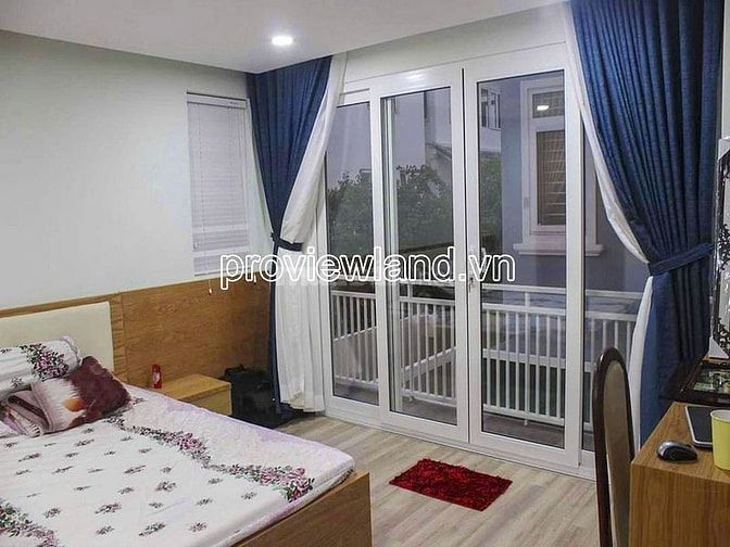 Bán biệt thự Phú Mỹ Hưng Quận 7, 194m2 đất, ngang 20m, 3 tầng, 4PN