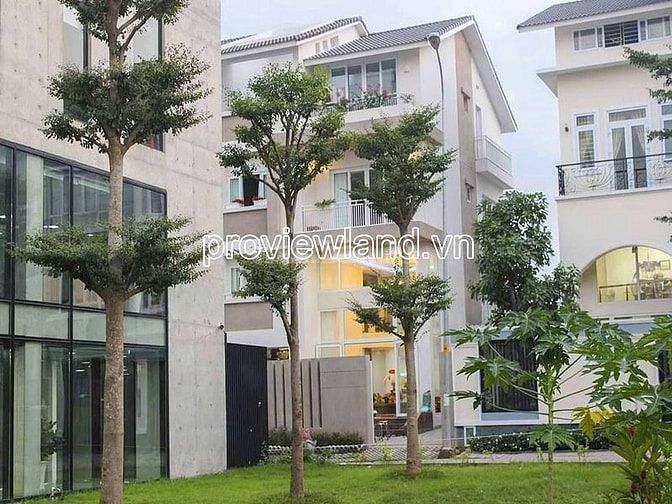 Bán biệt thự Phú Mỹ Hưng Quận 7, 194m2 đất, ngang 20m, 3 tầng, 4PN