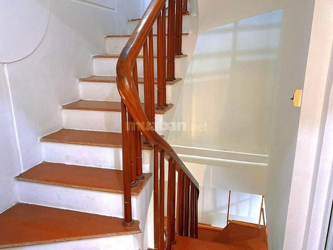 Bán nhà Phố Kim Mã, nhà quá đẹp, 36m2, 5 tầng, 3 ngủ ngõ nông giá 6 tỷ