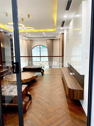 Bán nhà Phố Lê Văn Tám có gara ô tô mới đẹp ở ngay 50m2 chỉ 9 tỷ3.