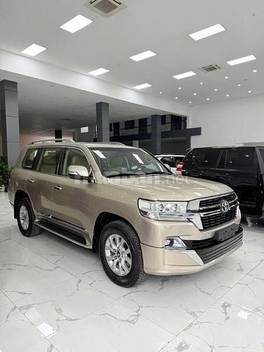 Bán Toyota Land Cruiser 4.6 V8 2016, màu vàng cát cực đẹp.